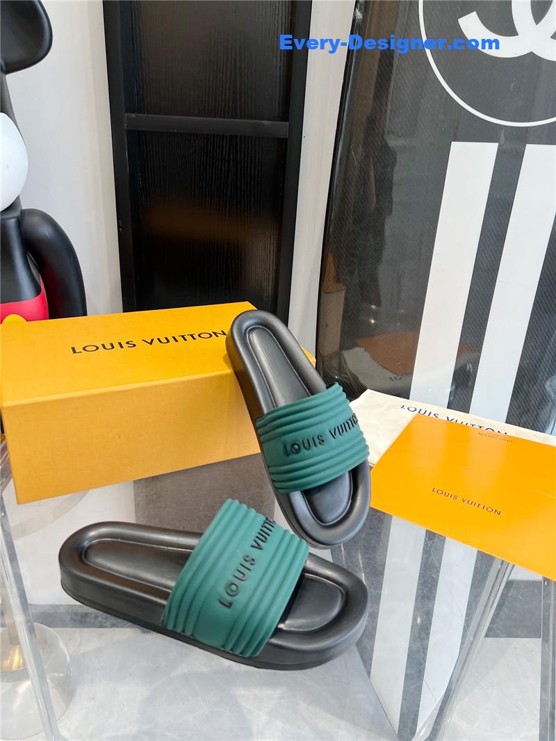 l0vis Vvtt0n lv couple slippers