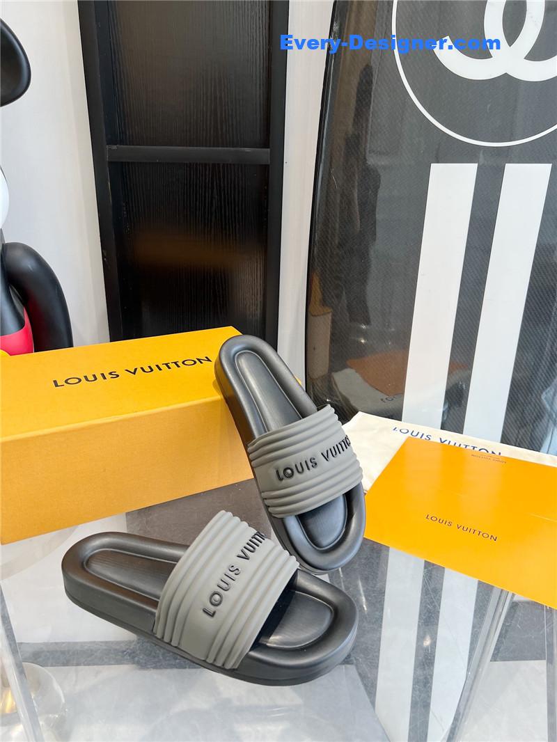 l0vis Vvtt0n lv couple slippers