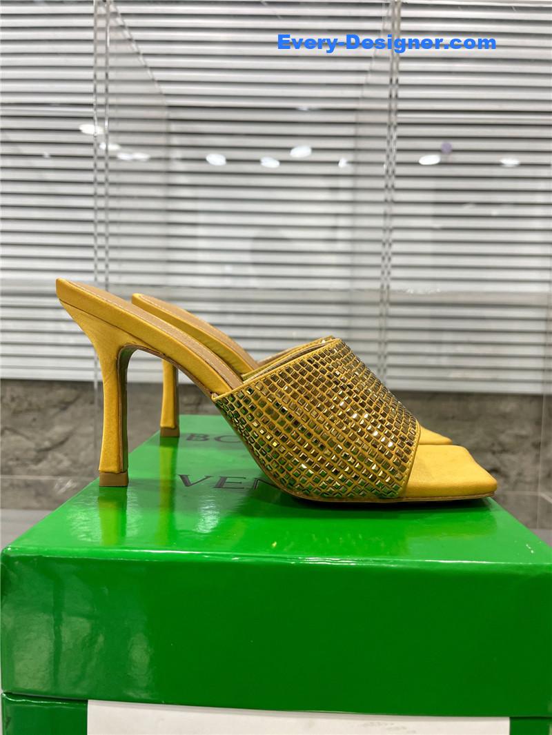 b0tt*ga ven*ta new square D1am0nd slippers