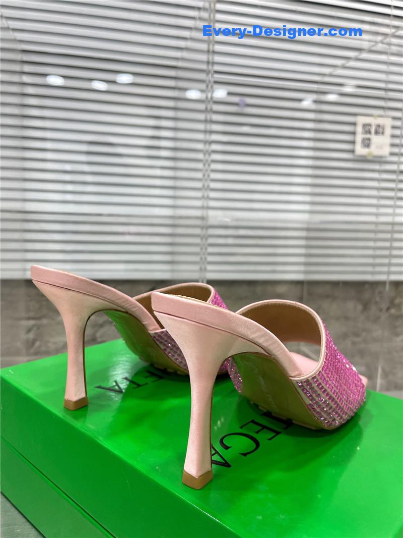 b0tt*ga ven*ta new square D1am0nd slippers