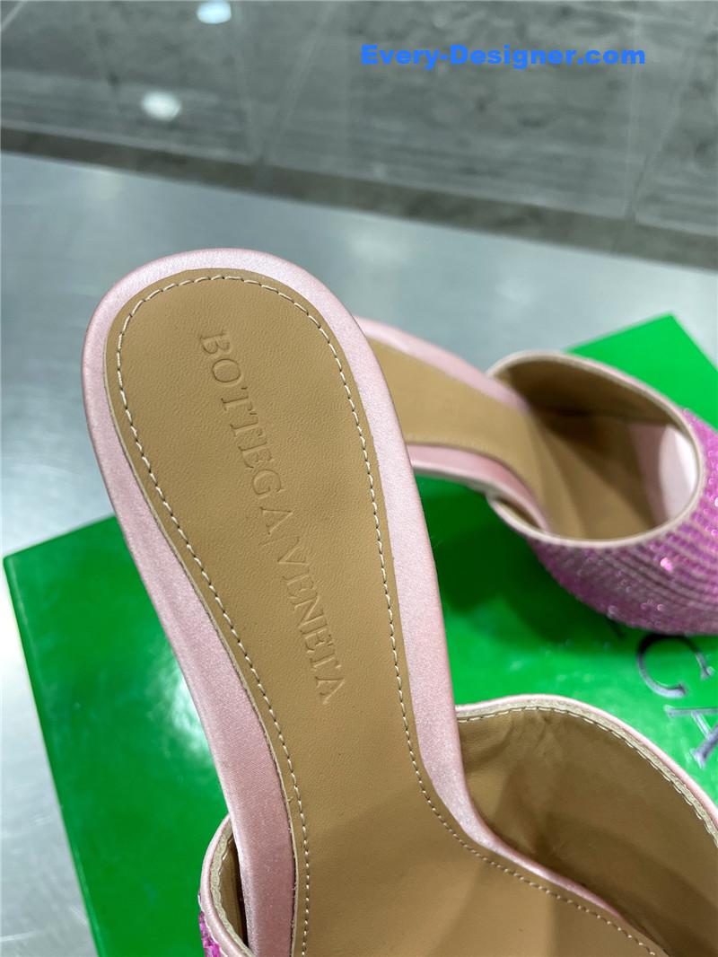 b0tt*ga ven*ta new square D1am0nd slippers