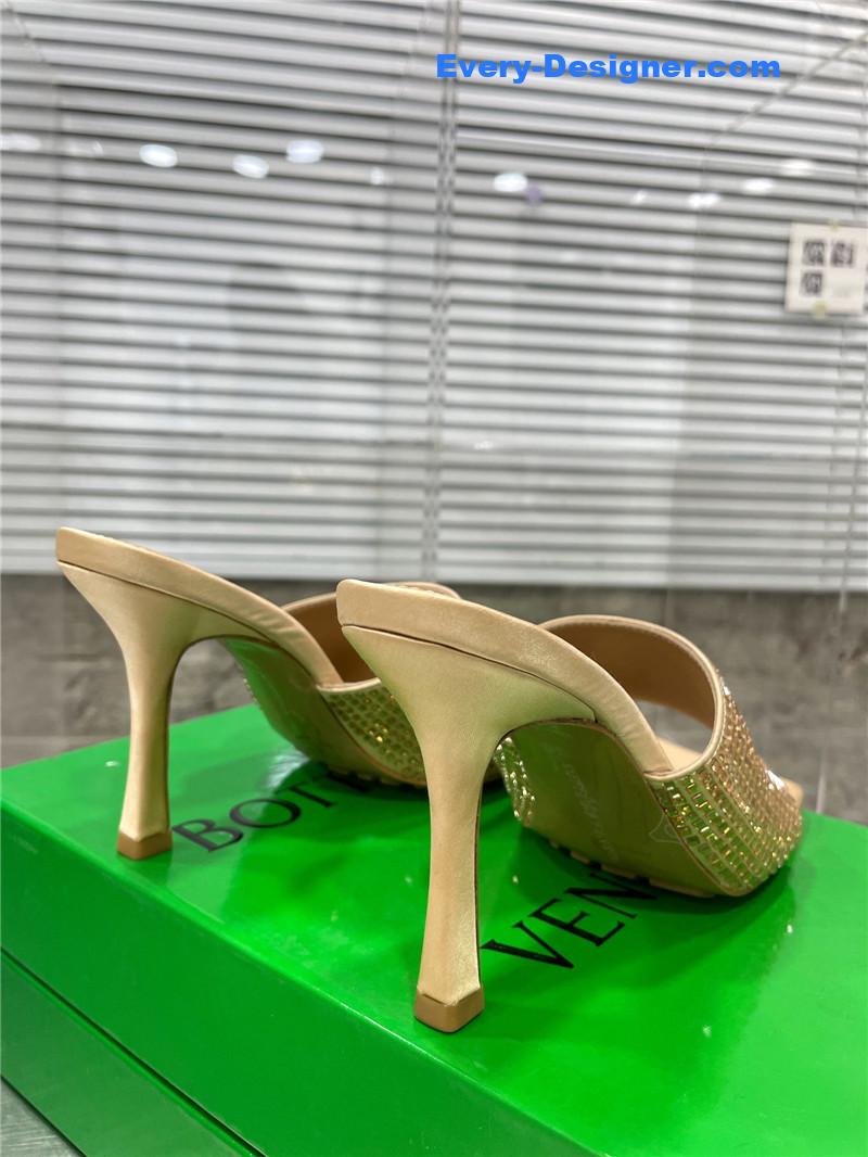 b0tt*ga ven*ta new square D1am0nd slippers