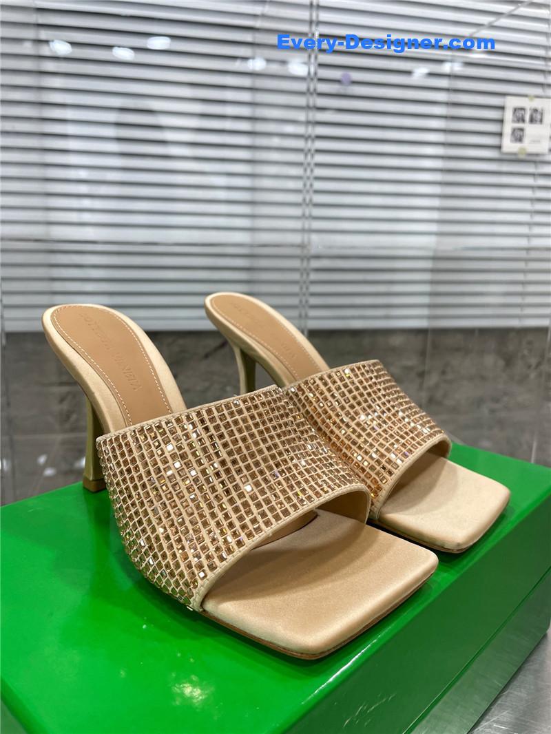 b0tt*ga ven*ta new square D1am0nd slippers