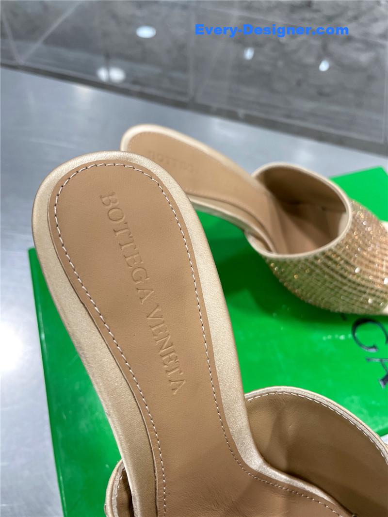 b0tt*ga ven*ta new square D1am0nd slippers