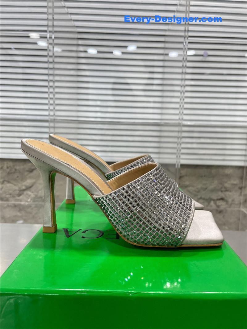 b0tt*ga ven*ta new square D1am0nd slippers