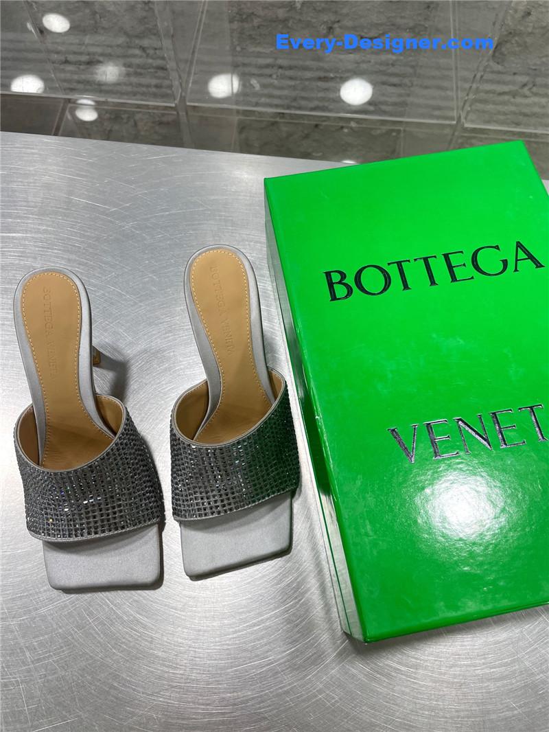 b0tt*ga ven*ta new square D1am0nd slippers