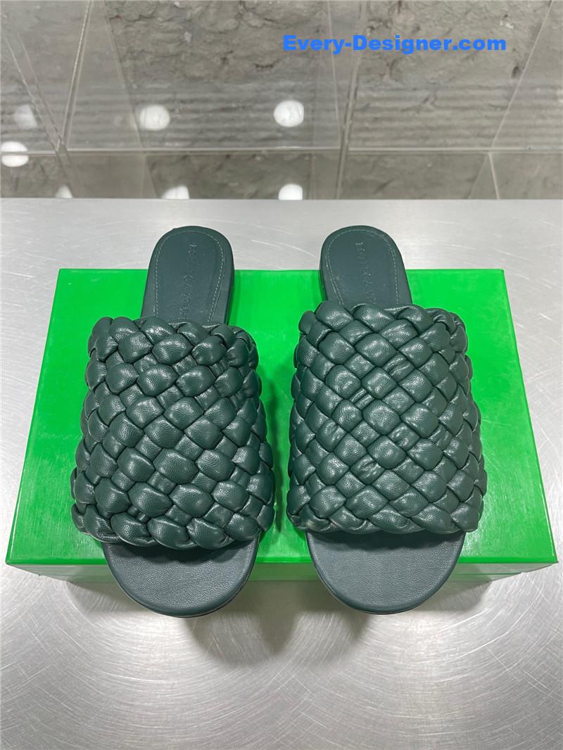 b0tt*ga Ven*ta woven slides