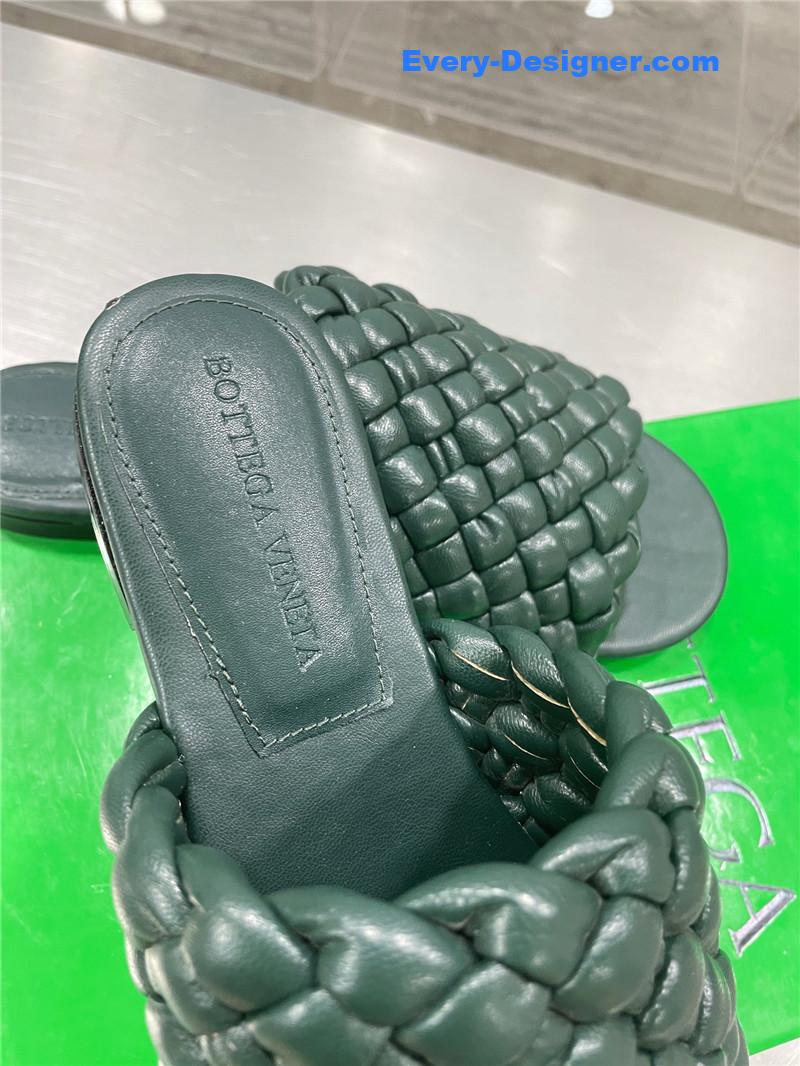 b0tt*ga Ven*ta woven slides