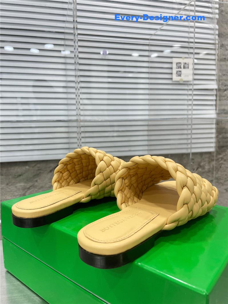 b0tt*ga Ven*ta woven slides