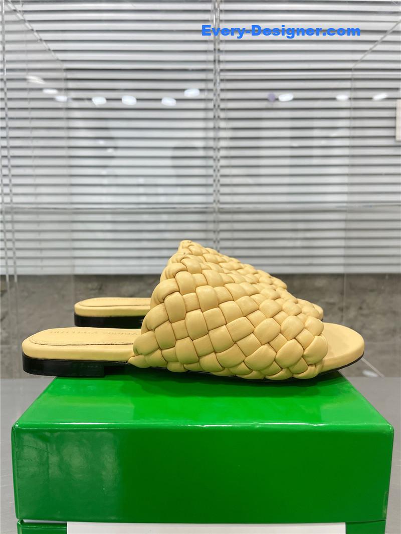 b0tt*ga Ven*ta woven slides