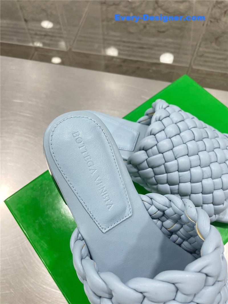 b0tt*ga Ven*ta woven slides