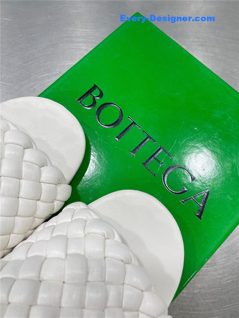 b0tt*ga Ven*ta woven slides