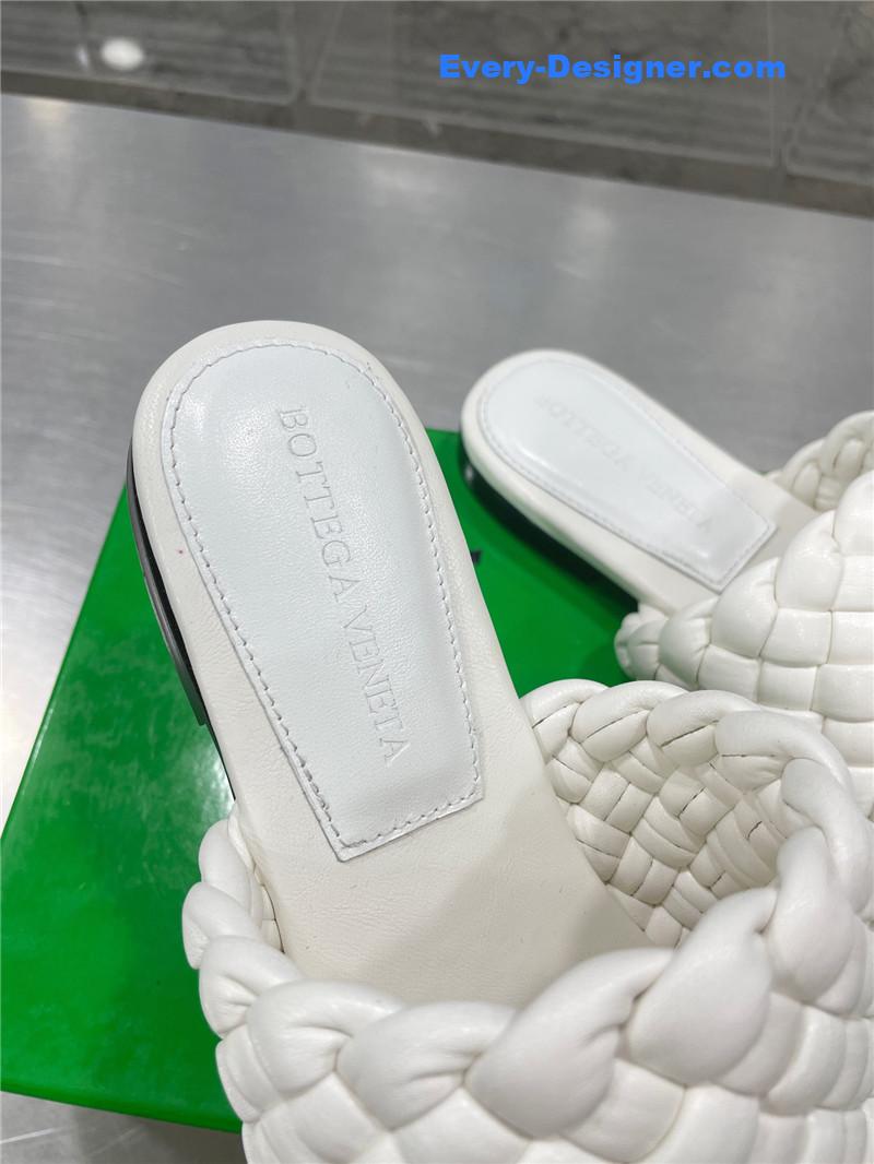 b0tt*ga Ven*ta woven slides