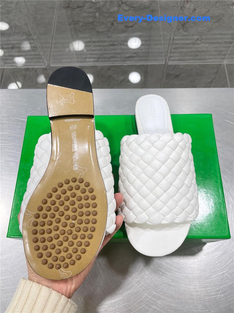 b0tt*ga Ven*ta woven slides