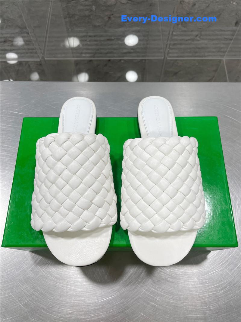 b0tt*ga Ven*ta woven slides