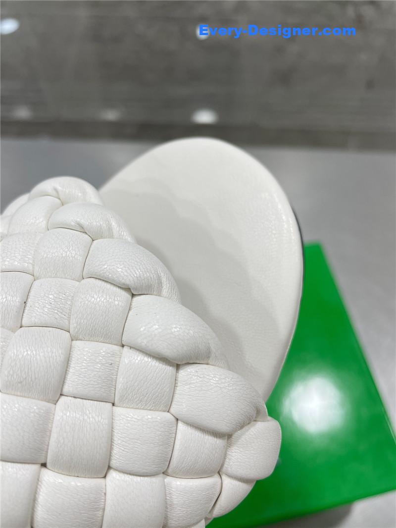 b0tt*ga Ven*ta woven slides