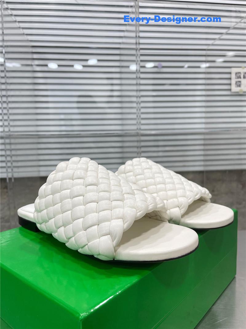 b0tt*ga Ven*ta woven slides