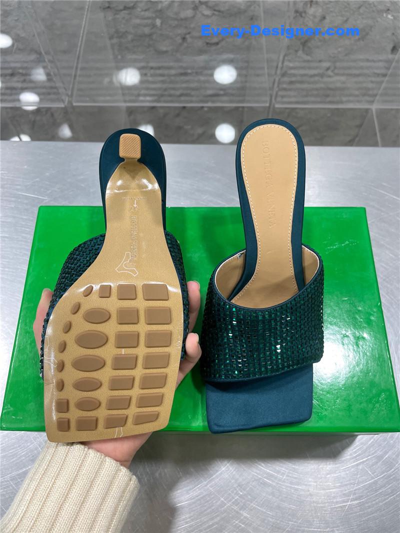 b0tt*ga ven*ta new square D1am0nd slippers