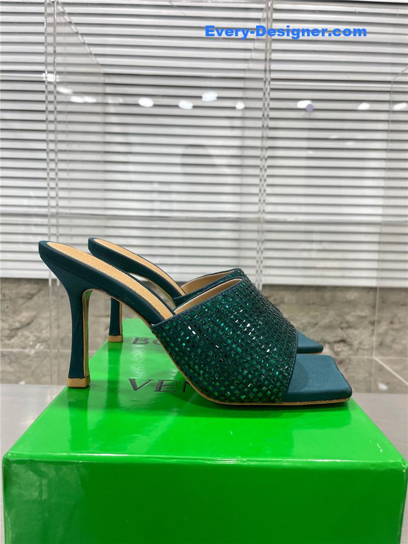 b0tt*ga ven*ta new square D1am0nd slippers