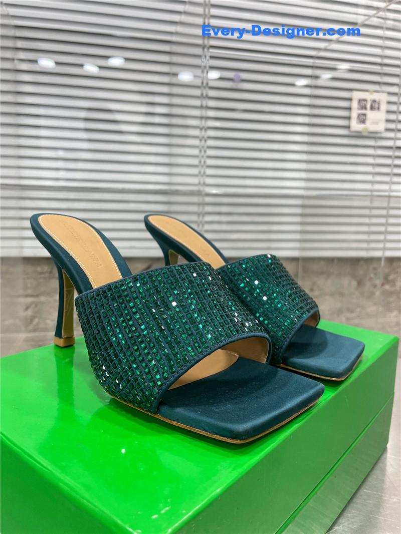 b0tt*ga ven*ta new square D1am0nd slippers