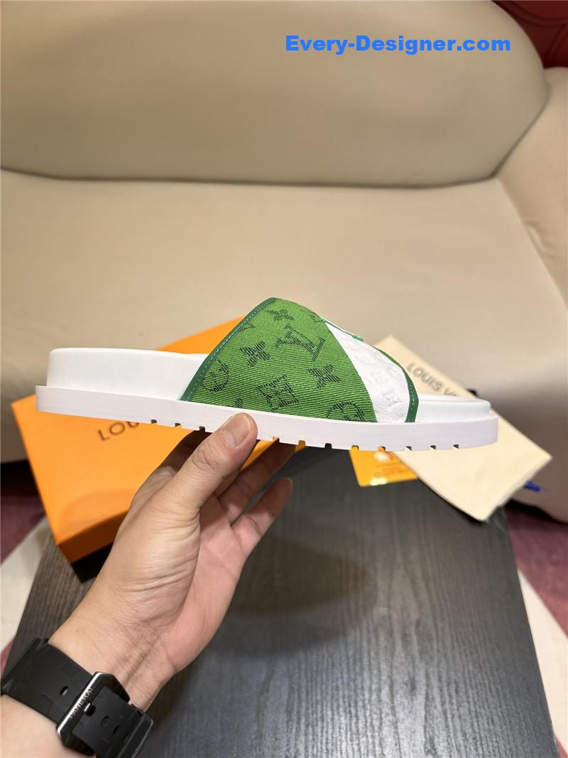 l0vis Vvtt0n lv sandals