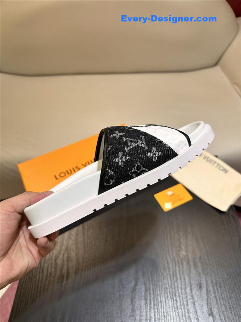 l0vis Vvtt0n lv sandals