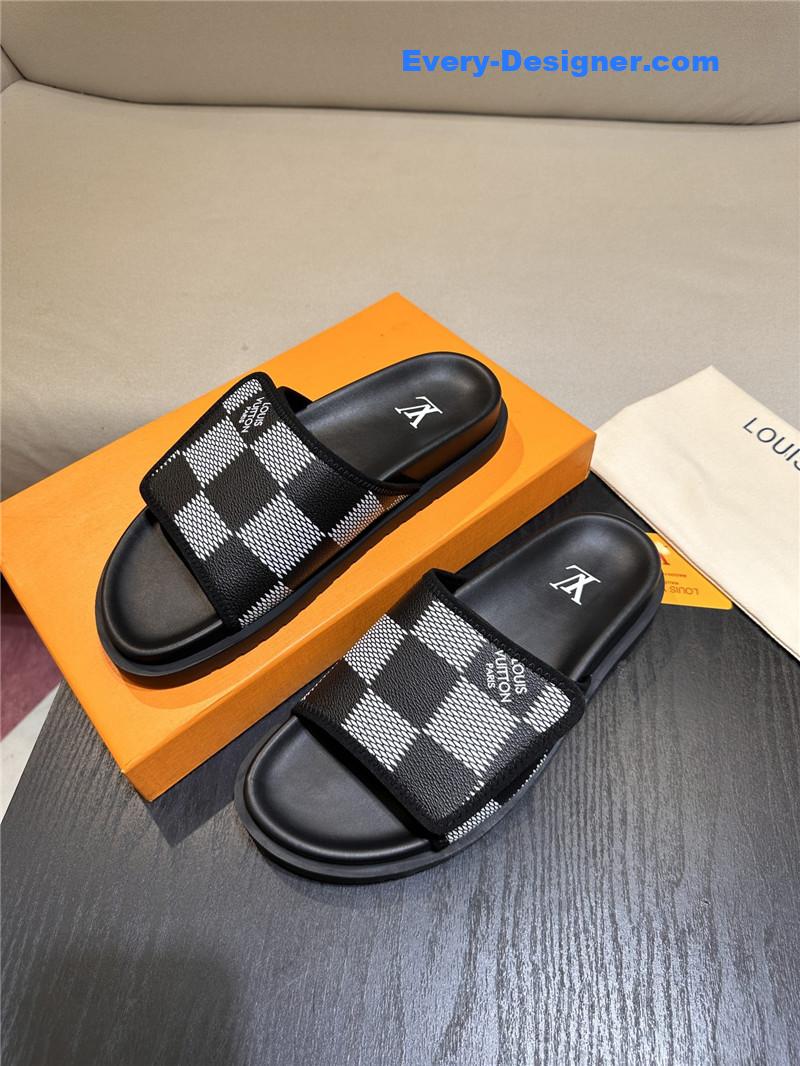 l0vis Vvtt0n lv sandals