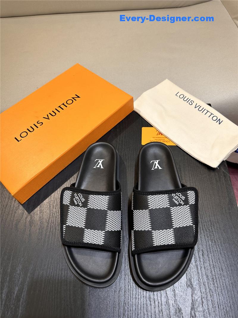 l0vis Vvtt0n lv sandals