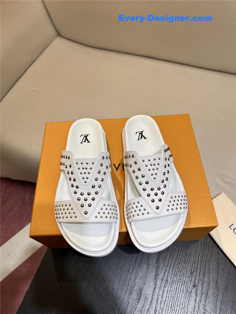 l0vis Vvtt0n lv sandals