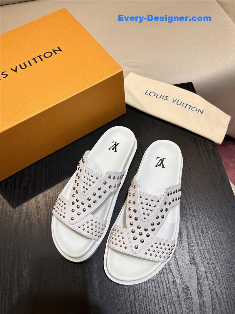 l0vis Vvtt0n lv sandals