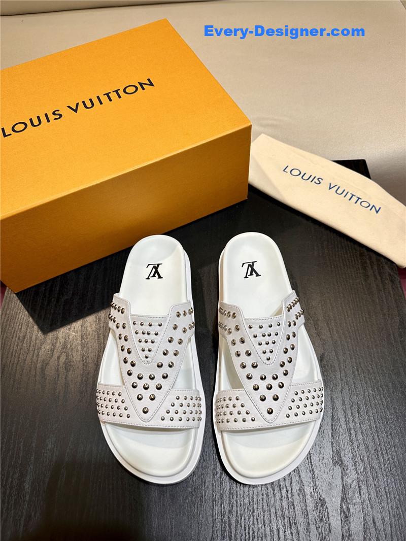 l0vis Vvtt0n lv sandals