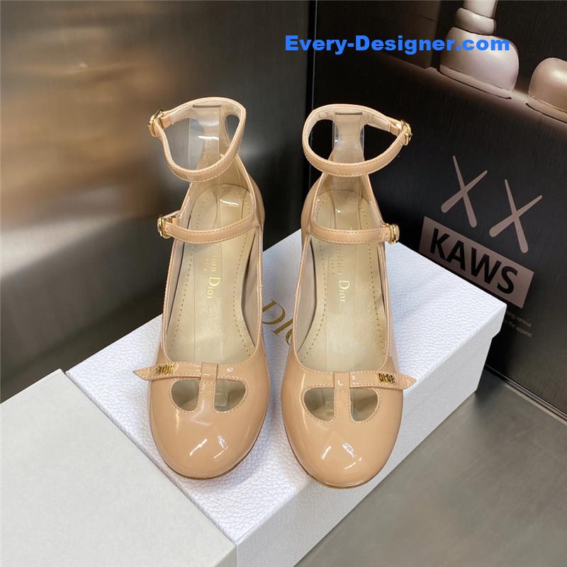 D10r aime D10r patent leather pump