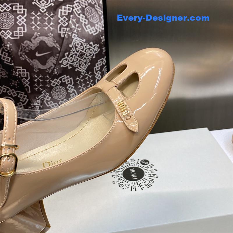 D10r aime D10r patent leather pump