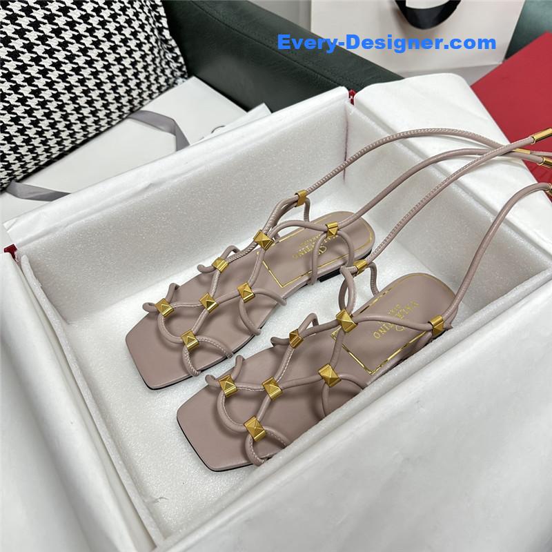 Va1e*ntin0 roman flat sandals