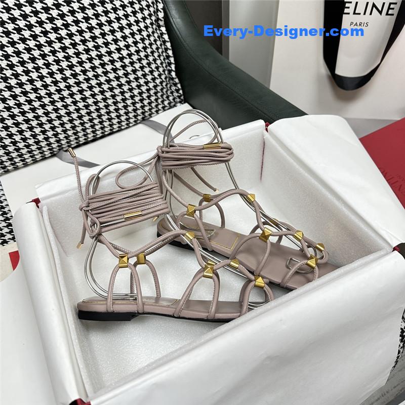 Va1e*ntin0 roman flat sandals
