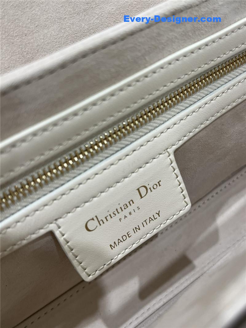 D10r 30 montaigne avenue bag