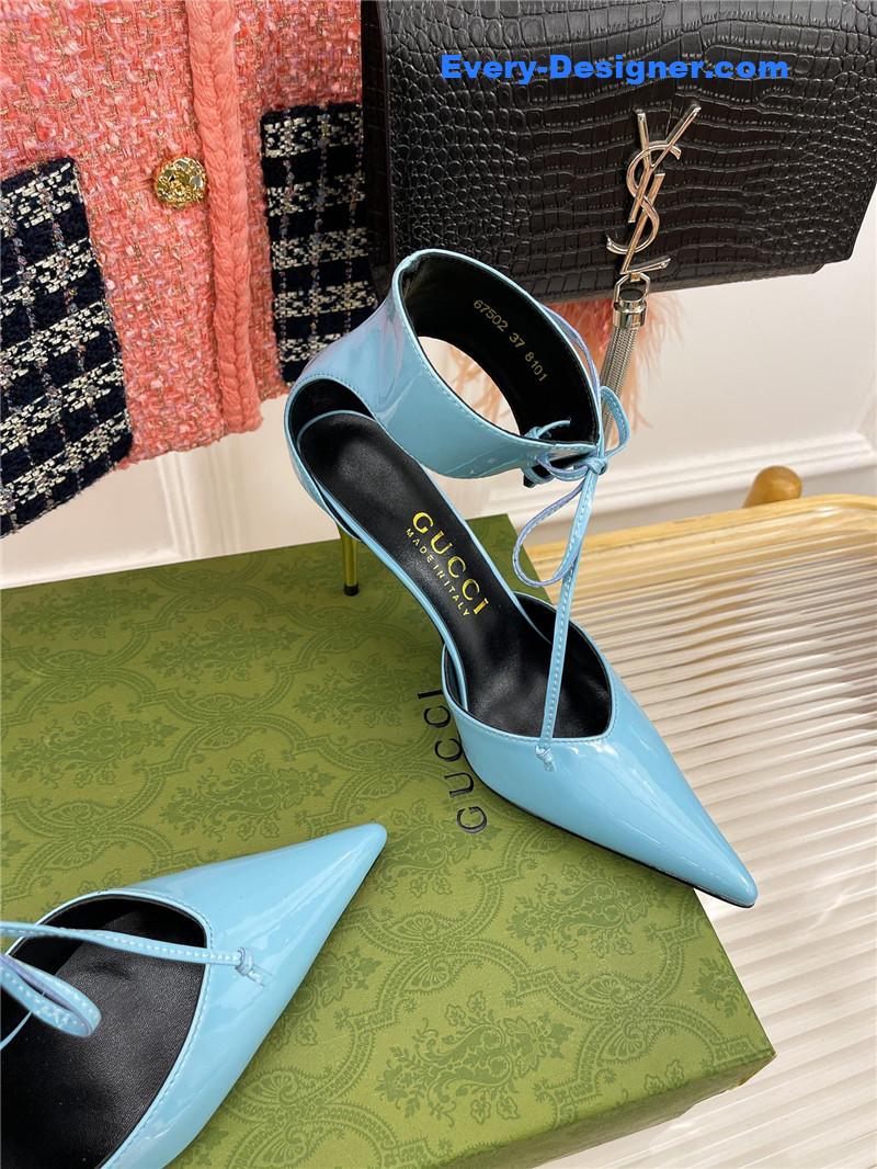 Gvc*1 metal heel pointed sandals