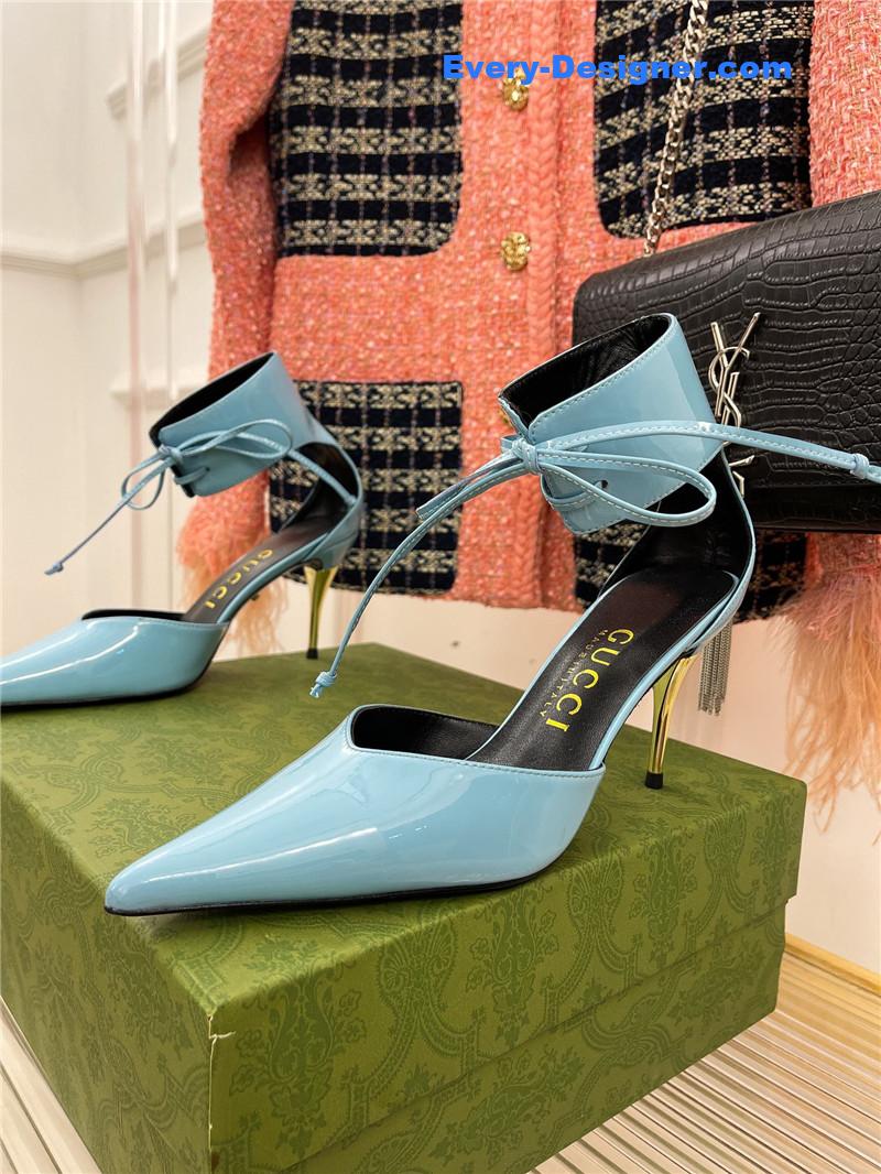 Gvc*1 metal heel pointed sandals