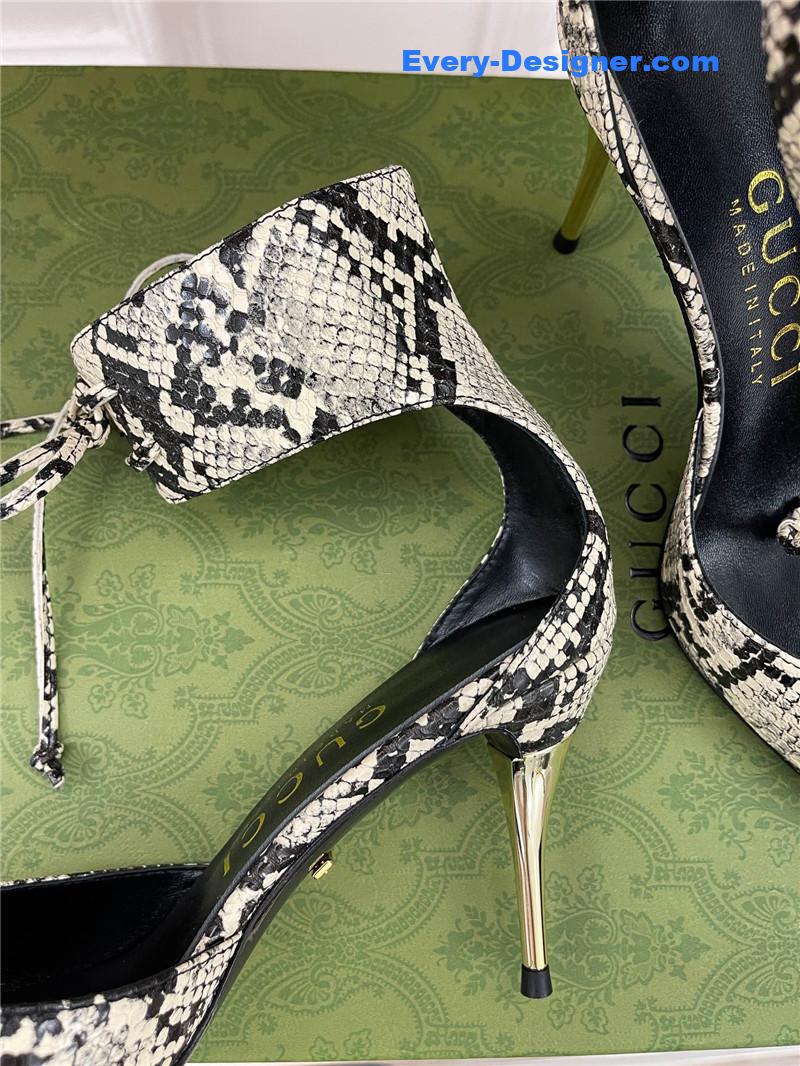 Gvc*1 metal heel pointed sandals