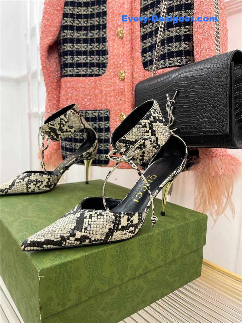 Gvc*1 metal heel pointed sandals