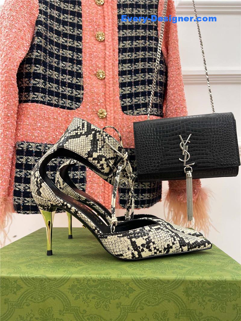 Gvc*1 metal heel pointed sandals