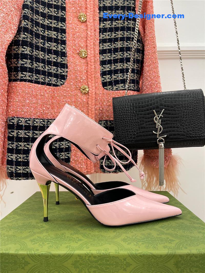 Gvc*1 metal heel pointed sandals