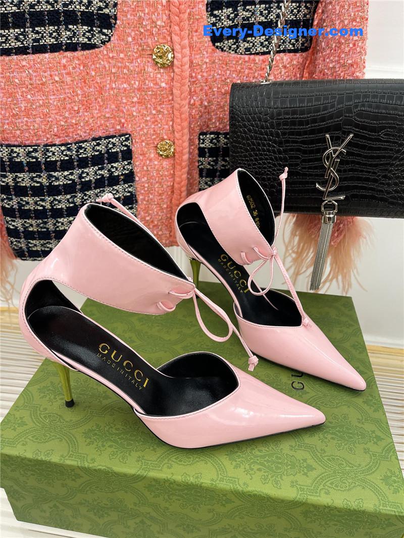 Gvc*1 metal heel pointed sandals