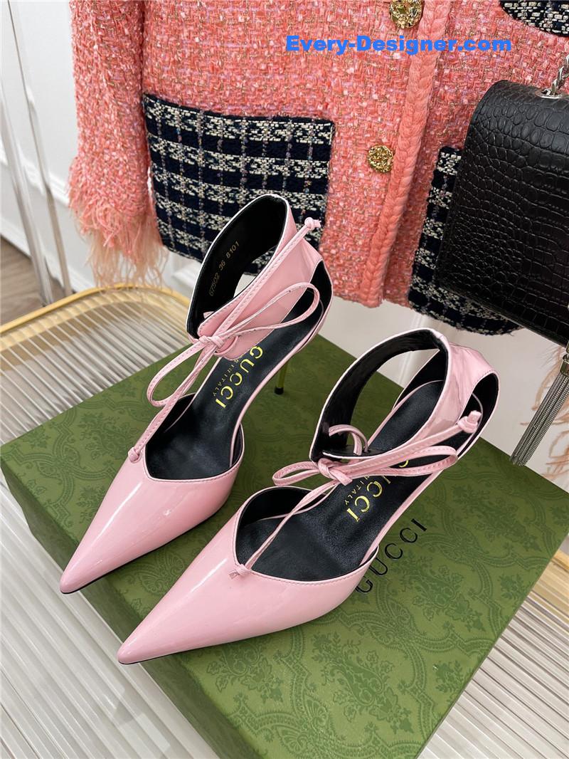 Gvc*1 metal heel pointed sandals