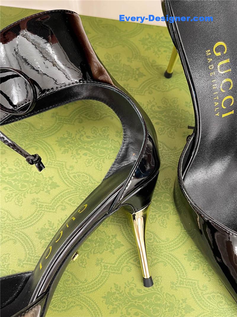 Gvc*1 metal heel pointed sandals