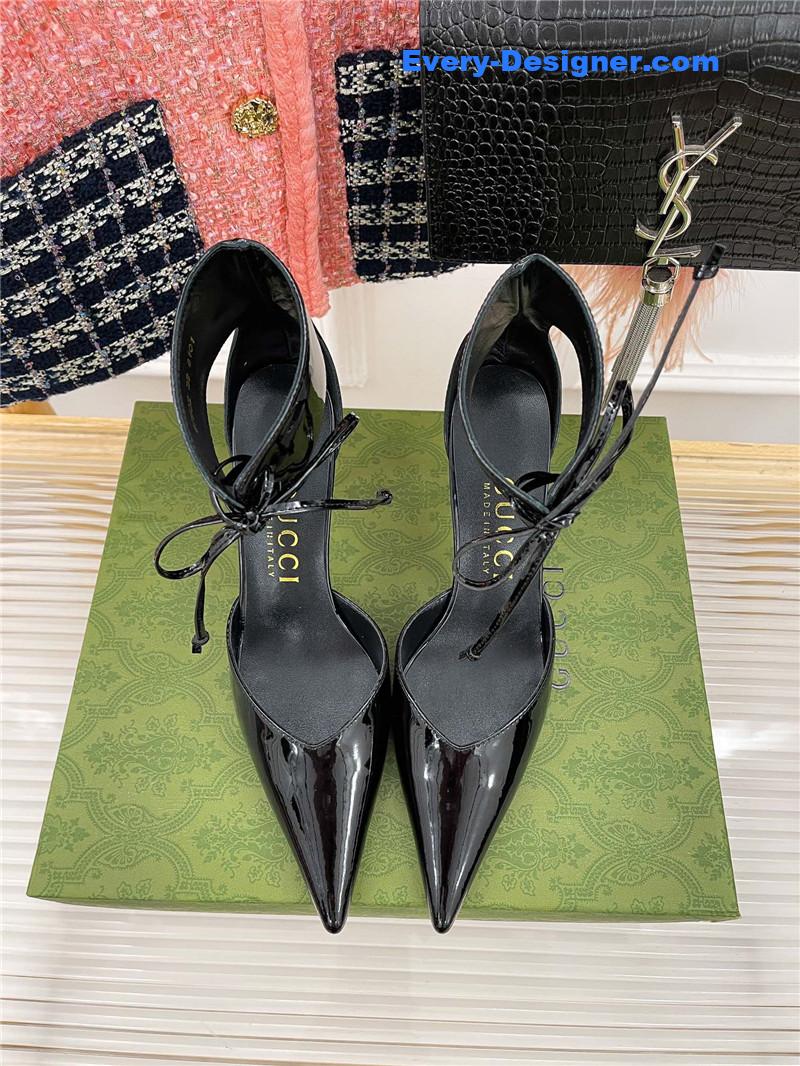 Gvc*1 metal heel pointed sandals