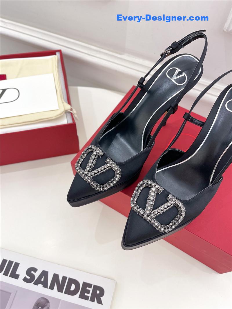 Va1e*ntin0 v buckle platform pumps