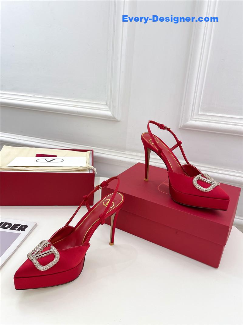 Va1e*ntin0 v buckle platform pumps