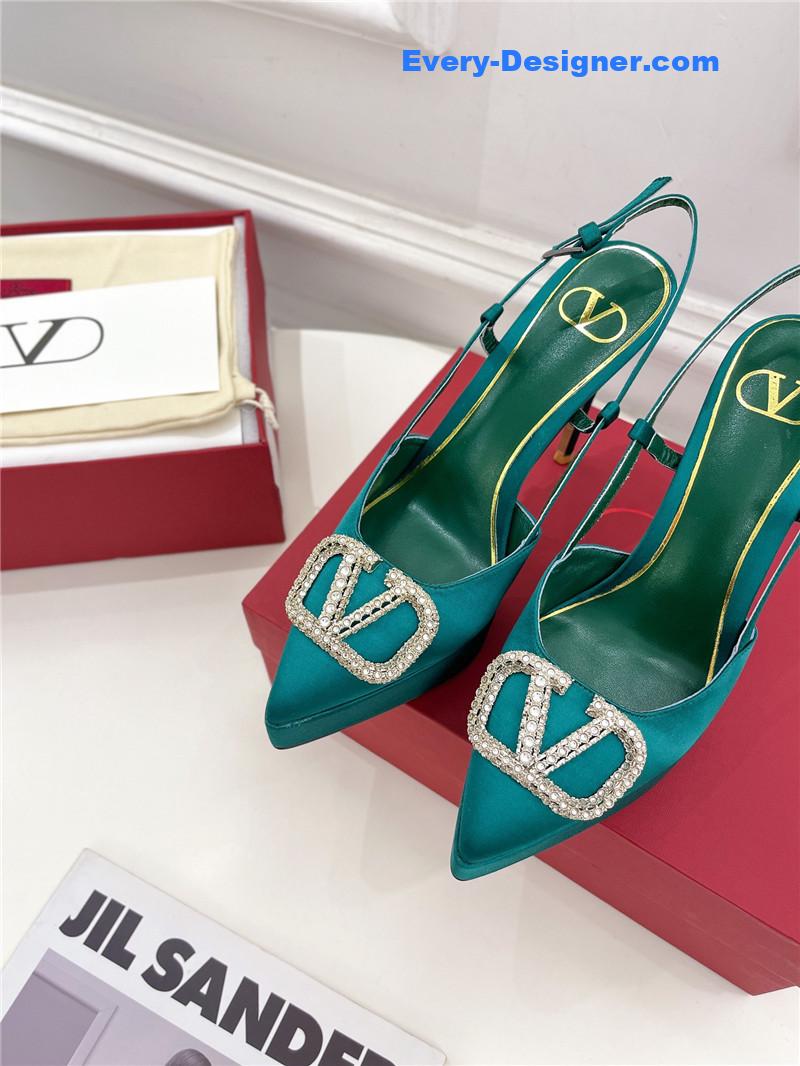 Va1e*ntin0 v buckle platform pumps