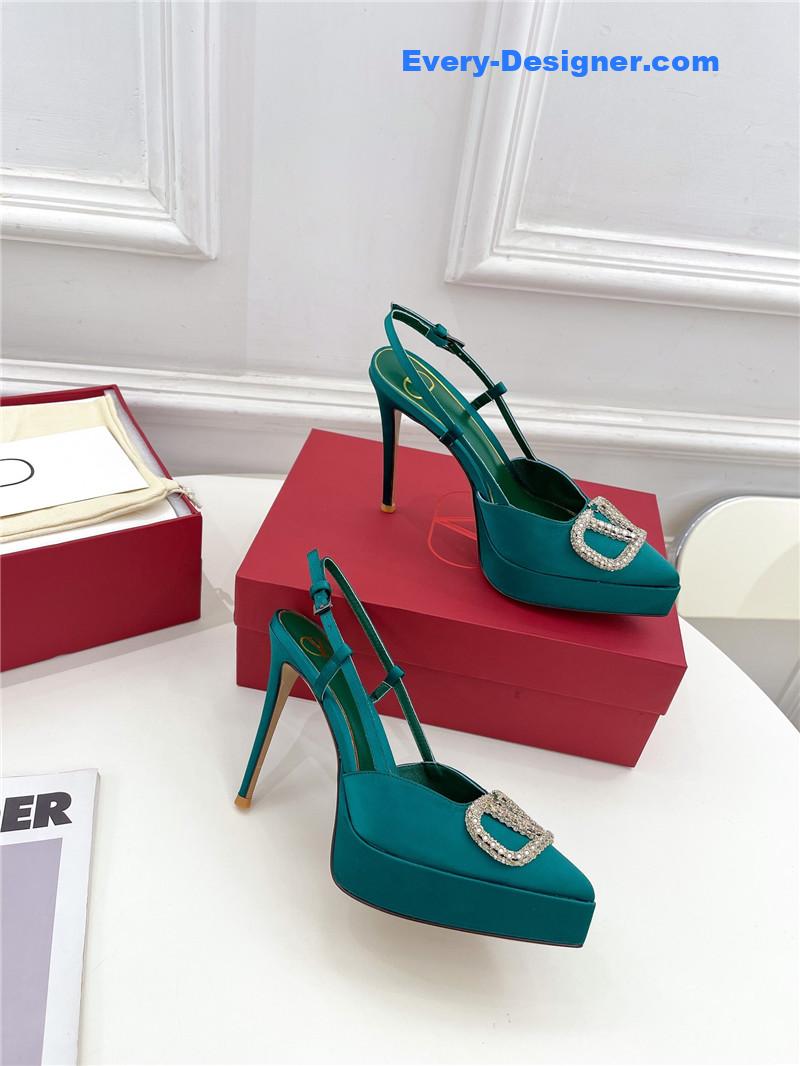 Va1e*ntin0 v buckle platform pumps